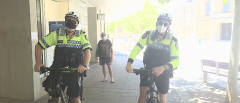 Perth Lockdown Day 2 Flustered Fremantle Police Offer Multiple Contracts