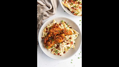 Hot Honey Chicken Tenders with Creamy Mac and Cheese 🍝🧀🍗