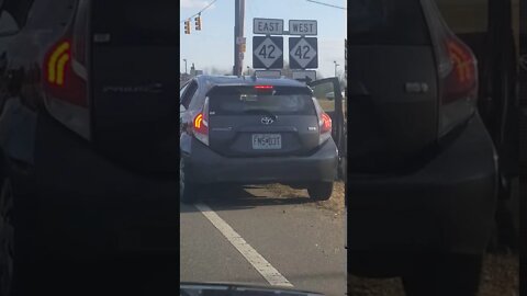 Dad and kids steal Donald Trump Yard signs in Prius, North Carolina