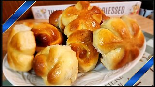 HOW TO MAKE ROLLS THAT LOOK LIKE FLOWERS AND KNOTS AND TASTE LIKE KING'S HAWAIIAN