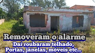 retiraram o alarme e abandonaram a casa daí roubaram telhado portas janelas móveis etc...