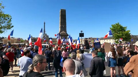 Manifestation anti Macron #MAM à la Place de Fontenoy à Paris le 16/04/2022 - Vidéo 5