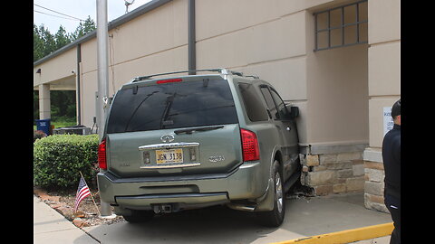 CAR CRASHES INTO BANK, LIVINGSTON TEXAS, 05/22/24...