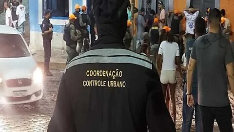 Policial agride brutalmente manifestante em bloco por Lula Presidente