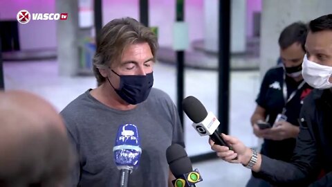 Ricardo Sá Pinto chegando ao Rio de Janeiro [Aeroporto Galeão]