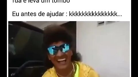 QUANDO MEU AMIGO TOMA UM TOMBO NA RUA , MINHA REACAO E ESSA ( MEME ) ( VIRAL ) ( RIR ) #shorts