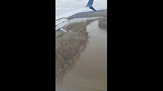 Airplane Landing at Minneapolis–Saint Paul International Airport