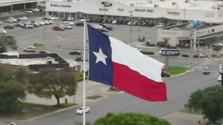 Large Texas Flag - 30 mph Winds - 4K