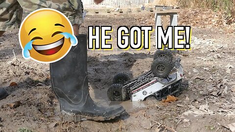 Dual Motor AXIAL SCX10 Takes On The Mud Pit On 2S