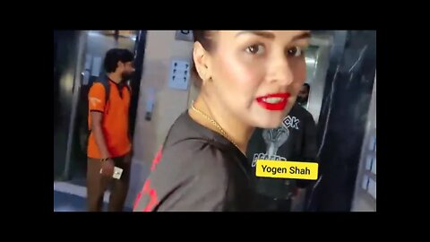 Avneet Kaur Arrived At Ashnoor Kaur Birthday party in Andheri(480P)