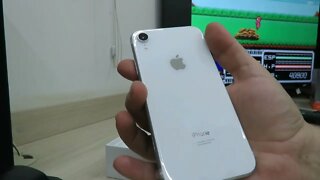 iPhone XR Apple 64GB Branco 4G Tela 6,1” Retina - Câmera 12MP + Selfie 7MP iOS12 Proc. Chip A12