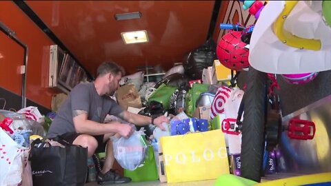 Ft. Myers natives collect supplies for hurricane victims