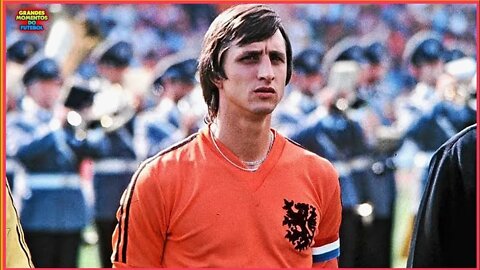 Jogadas GENIAIS de JOHAN CRUYFF - Craque do CARROSSEL HOLANDÊS. #futebol #cruyff