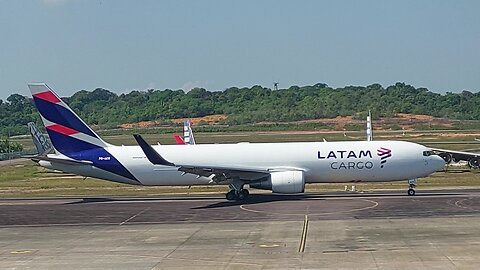 Boeing 767-300ERF PR-ABD taxia e decola de Manaus para Guarulhos