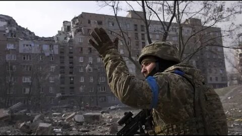 Russian troops push deeper into Mariupol