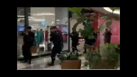 Assaltantes fazem limpa em joalheria e causam pânico em Shopping