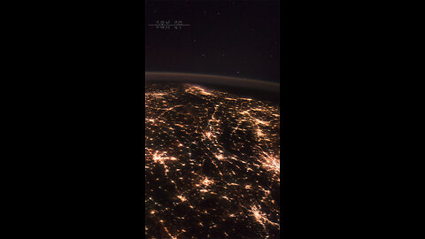 Som ET - 76 - Earth - ISS053-E-50761-51759 - Spectacular Aurora Borealis over Canada