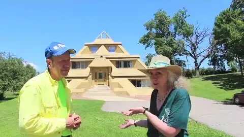 Pyramid House, Clear Lake, Iowa. Travel USA, Mr. Peacock & Friends, Hidden Treasures