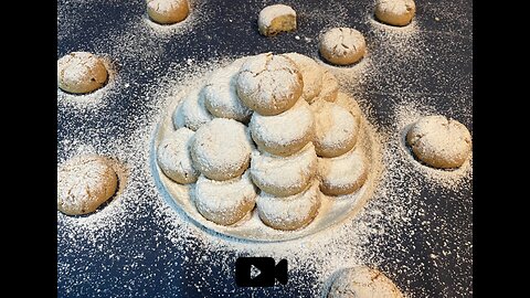 Greek almond snow balls - Kourabiedes