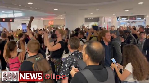 The Break Away French Protesters Have Stormed a Shopping Centre in Paris - 3428
