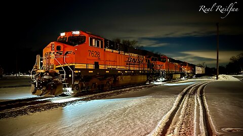 Lot of BNSF and a Traffic Stopping Train - Hinckley Sub