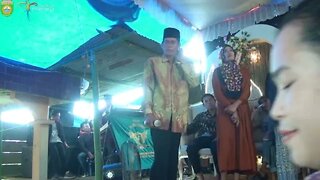 SEDIH !! KEDUA ORANG TUA PENGANTIN MENYANYIKAN LAGU INI UNTUK ANAK NYA YANG JADI PENGANTIN