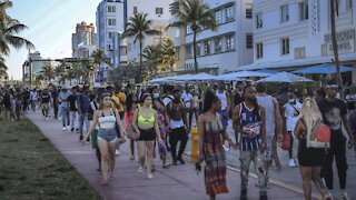 Miami Beach Curfew Frustrates Spring Breakers And Locals