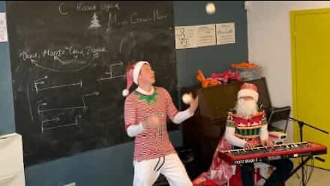 Juggling performance livens up kids' Christmas