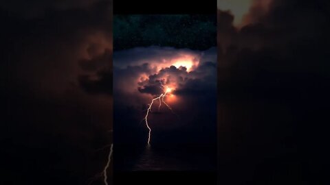 Lightning is beautiful and dangerous all at once!!! #photography #Lightning