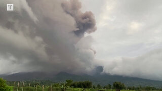 03/12/23 W Indonezji wybucha wulkan Merapi i wyrzuca z siebie tysiące ton CO2 na godzinę