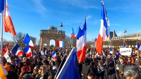 Manifestation contre le pass vaccinal place du Palais Royal à Paris le 12/02/2021 - Vidéo 6