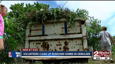 Volunteers clean up rundown homes in Okmulgee