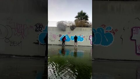 BROTHER & SISTER DO GRAFFITI THROW-UPS! 👀 #graffiti #graffitiart #shorts