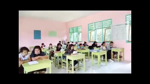 John 1 in a classroom - The Bible Song