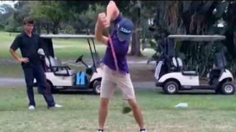 Golfer pulls amazing trick shot