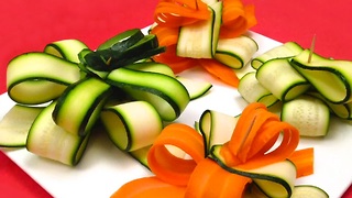 Learn how to quickly make a gift bow with a zucchini