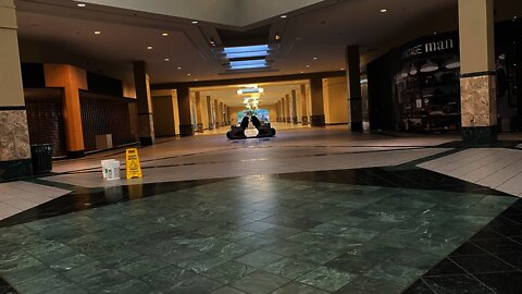 Dead Mall or Not Kingston Collection in Kingston MA - TWE 0302