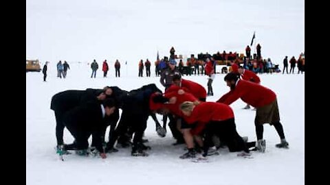 Giocatori di Rugby abbandonano il campo a gambe levate!