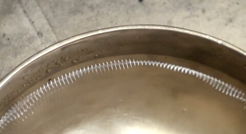 Tibetan Bowl - Stirring Standing Waves Like a Gear