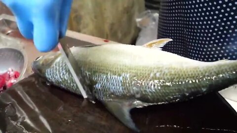 amazing skill! Sophisticated milkfish cutting skills! | taiwan street food-6