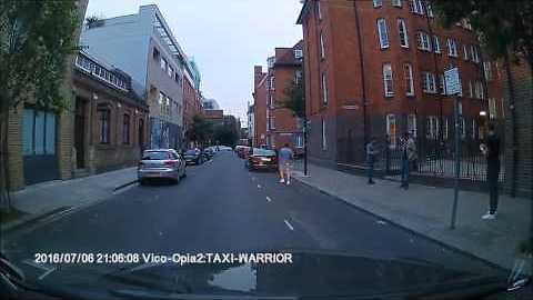 Phone thief getting chased in Shoreditch, London