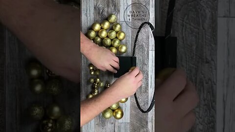 Christmas Mini Hoop Wreath Stand - Shorts - Christmas DIY