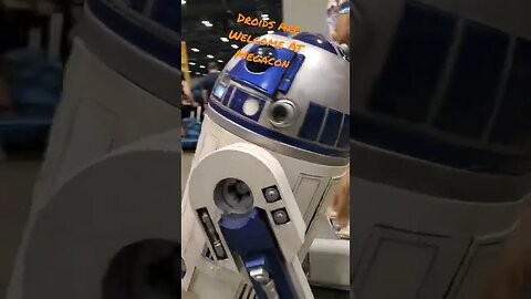 Droids doing their thing at Megacon 2022