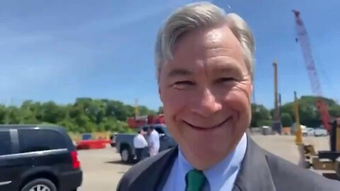 Sheldon Whitehouse Defends Belonging to a “Whites-Only” Beach Club - 2076