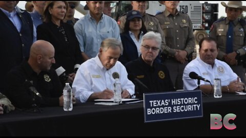 Texas governor signs bill that lets police arrest migrants