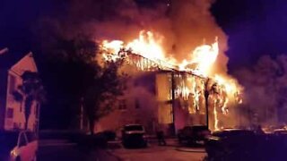 Un incendio in South Carolina distrugge un palazzo