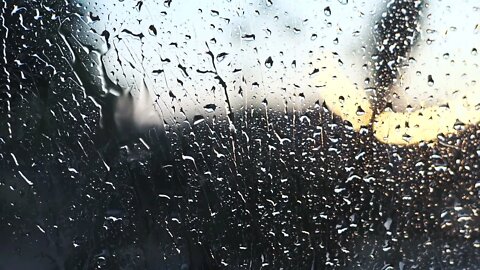 Дождь с громом и молнией за окном