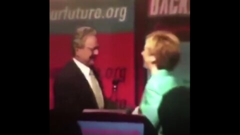 Hillary Clinton presenta a George Soros