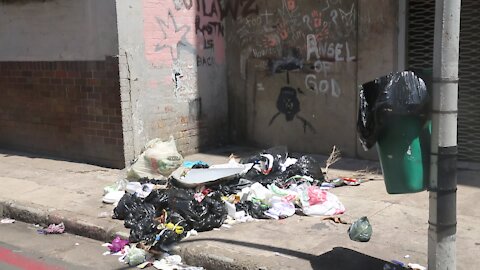 SOUTH AFRICA - Durban - Uncollected rubbish (Video) (Zrt)