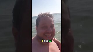 Ela ficou até GAGA com o MAR GELADO de Portugal